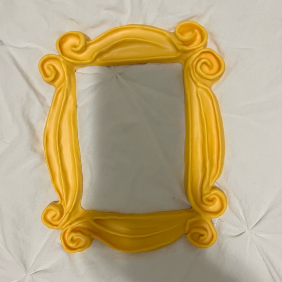 Friends TV show - yellow frame similar to the one on their door! - Picture 2 of 2
